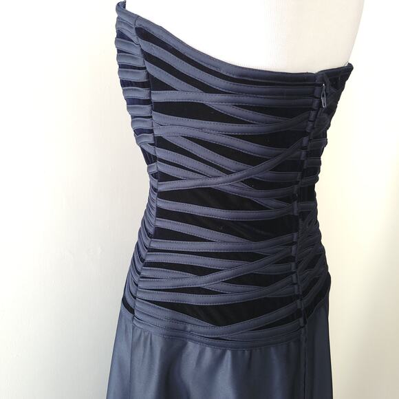 Tadashi Neiman Marcus Strapless Formal Gown Navy Satin Velvet Bodice 10 - Picture 5 of 14